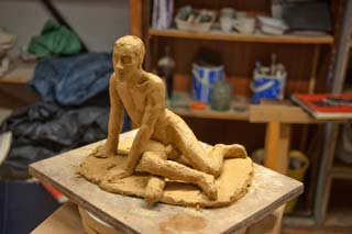 Modelage par Corinne vue de face- Éveil Artistique à Graulhet