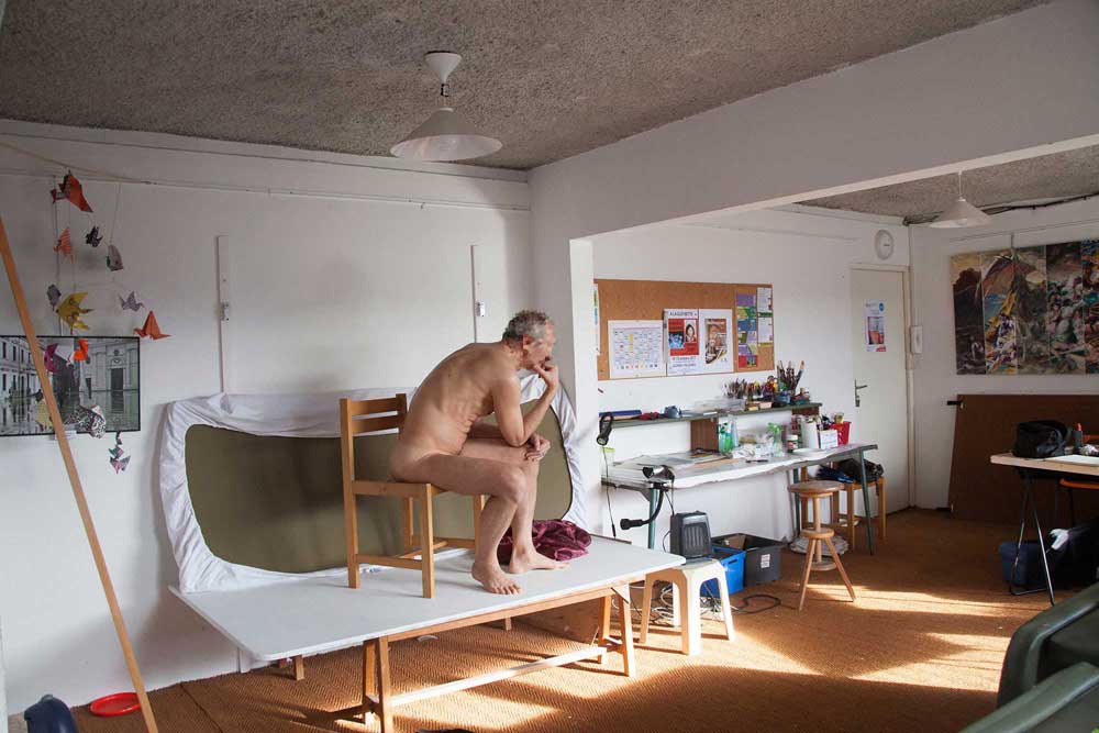 Modèle vivant pose assis